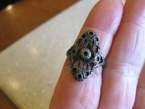 Anillo antiguo o vintage bellamente diseñado / talla 7 3/4 / ENVÍO GRATUITO  - Imagen 1 de 5