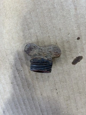 1 1/2-2 1/2 HP IHC LA/LB tapón de llenado de aceite de motor Foto 1 de 2