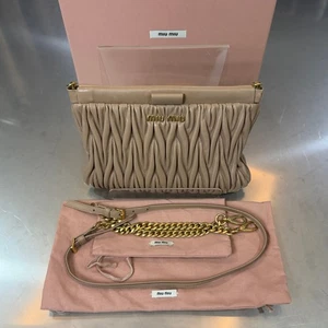 Miu Miu Materasse Clutch Crossbody Tasche mit Goldverzierung MU-6 148176219 - Picture 1 of 4