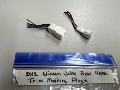 Nissan Juke 2012 tapones de moldura de portón trasero Foto 1 de 3