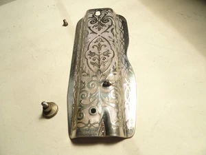 1930s SINGER SEWING MACHINE MODEL 66 . FRONT COVER NICE ENGRAVED , THUMB SCREW - Picture 1 of 6