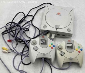 SEGA Dreamcast HKT-3020 White Video Game Consoles With Two Controllers & Games