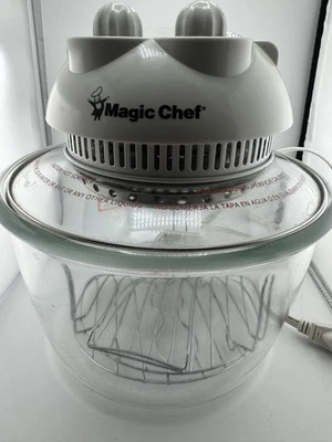 Magic Chef convection oven  Model (mcsgc07w) 750 Watt 7 Liters TESTED WORKS - Image 1 of 4