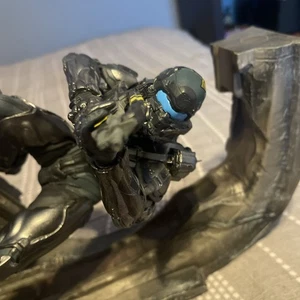 Halo 5 Guardians Legendary Limited Edition Statue Half Spartan Locke Only Used - Picture 1 of 13