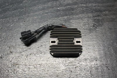 03-09 REGULADOR DE VOLTAJE RECTIFICADOR OEM SUZUKI SV650 SV650S 2003 04 05 06 2004  Foto 1 de 4