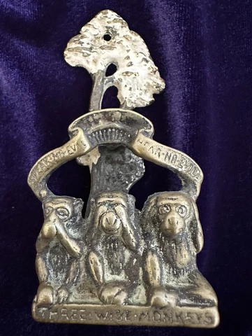 VINTAGE Three Wise Monkeys Brass Door Knocker 94g 88mm X 41mm Cover