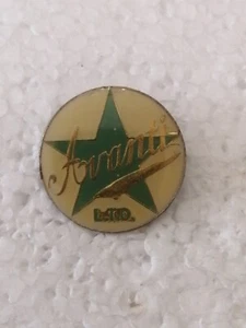 Pin's Pins PIN LAPEL  VÊTEMENTS JEAN'S C&A " AVANTI" - Picture 1 of 3