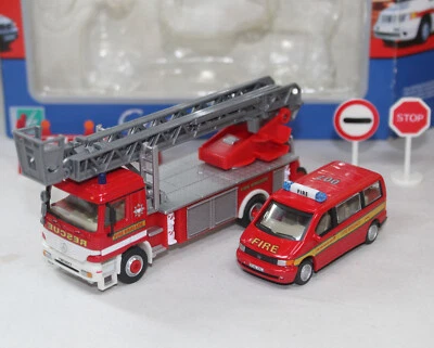 CARARAMA / HONGWELL - FIRE ENGINE SET - MERCEDES ACTROS LADDER TRUCK / VITO VAN - Image 1 of 4