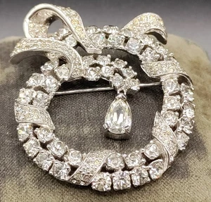 Jomaz Clear & Grey Rhinestone Circle Bow Wreath Brooch - Picture 1 of 6