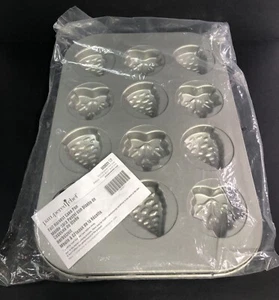 NEW Pampered Chef Fall Harvest Cake Pan Brand New #100021 Sealed Package - Picture 1 of 8