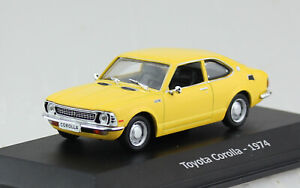 Toyota Corolla 1974 gelb Vitrine 1:43 Hachette Modellauto