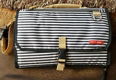 Bolso de viaje SKIP HOP Pronto Jonathan Adler cambiador estación embrague despojado Foto 1 de 4
