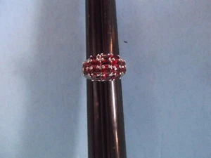 Anillo de joyería de moda banda tono plata con piedra rectangular roja talla 7,75 - Imagen 1 de 7