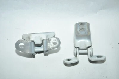 Левый верхний и нижний петли водительской двери для Toyota Prius C LH 2012-2019 годов выпуска от оригинального производителя - Изображение 1 из 3