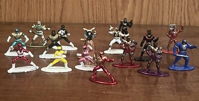 Lote de 16 mini figuras de metal de Power Rangers de juguete coleccionable fundido a presión de Jada Foto 1 de 4