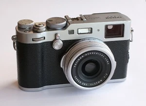 Fujifilm X 100F Kamera Shutter count 27329 - Bild 1 von 6