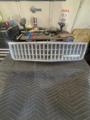 Parrilla Chevy Caprice 1986-1990 OEM pieza original 14081651 GM 209012617 Foto 1 de 3