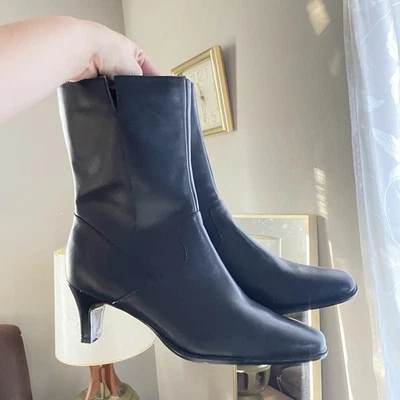 Bota Worthington para mujer 7,5 Vicky de cuero negra con tacón usada en excelente estado Foto 1 de 4