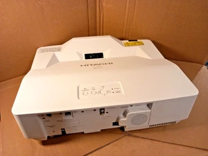 Hitachi LPAW3001 Beamer - Ultrakurzdistanz ohne Fernbedienung 2527 Stunden auf dem Filter  - Bild 1 von 12