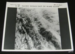 NASA 1965 PHOTO S-65-11795A GEMINI IV SPACE VIEW PACIFIC OCEAN EAST WAKE ISLAND - Picture 1 of 1