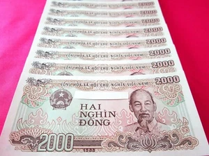 Vietnam Paper Money 25 PCS 2000 Vietnamese Dong Each Viet Nam Currency - Picture 1 of 4