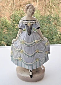 Goldscheider Wien, Johanna Meier-Michel - Krinoline 'mit gelben Rosen', 1910-14 - Bild 1 von 12
