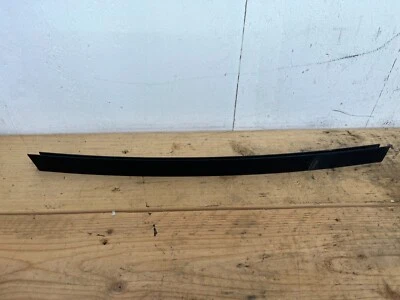 04-10 BMW E60 530i Trasero Derecho Pasajero Puerta Lateral Ventana Guía Web Cubierta Borde Foto 1 de 4