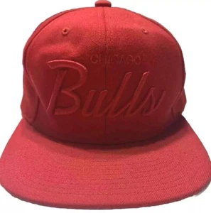 Vintage Chicago Bulls Snapback Mütze Mitchell & Ness rot gesticktes Logo auf rot - Bild 1 von 9