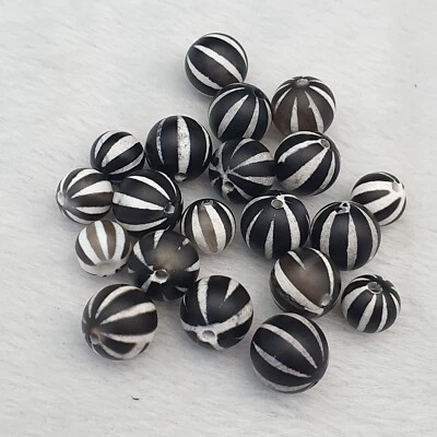 Lote 20 cuentas de ágata grabadas tibetanas indo himalayas cuentas de ágata decoradas Foto 1 de 4