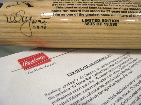 Mark McGwire 1998 Rawlings HR No.62 Baseball Bat Limited Edition (COA) Cover