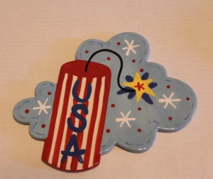 Coton Colors Happy Everything Firecracker USA 4. Juli großer Aufsatz - Bild 1 von 6