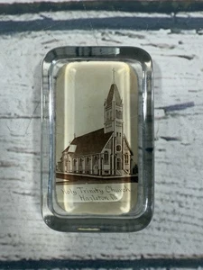 Vintage Holy Trinity Church Hazleton PA Lewis P. Peters SELTENER Glas Briefbeschwerer - Bild 1 von 5