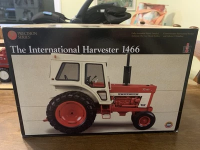 ERTL PRECISION SERIES - INTERNATINAL HARVESTER 1466 Tractor.  1/16 Scale. - Image 1 of 4