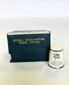 Palomas dedal de porcelana de hueso Royal Worcester de colección flores con caja hechas en Inglaterra - Imagen 1 de 15