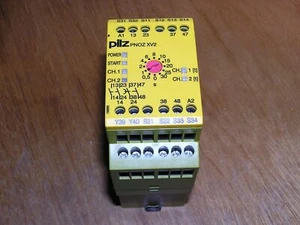 PILZ PNOZ XV2 30/24VDC 2n/o 2n/o t  ID no. 774500 used excellent condition - Picture 1 of 6
