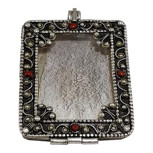 Antiguo medallón con bisagras colgante de oración budista caja Ghau tibetana de plata de ley Nepal - Imagen 1 de 3