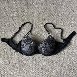 Sujetador de encaje blanco negro ligeramente forrado Victoria's Secret para mujer talla 34C - Imagen 1 de 3