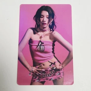(G)I-DLE G-IDLE Soyeon Hologram Photocard 6th Mini Album 'I Feel' - Picture 1 of 2