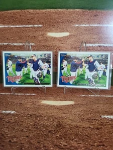 2010 Topps -#102 Minnesota Twins Team Card (Joe Mauer (HOF)) - Base Card (2x) - Picture 1 of 5