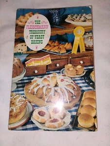 1962 The Fleischmann Treasury Of Yeast Baking Cookbook In Amazing Condition 51 P - Picture 1 of 4
