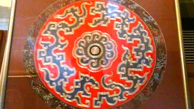  RARO ANTIGUO CHINO BORDADO HILOS DE PLATA MANDALA REDONDO AZUL Y ROJO  Foto 1 de 4