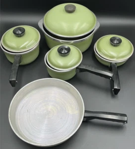 Juego de ollas de aluminio CLUB verde aguacate con tapas vintage 9 piezas - Imagen 1 de 14