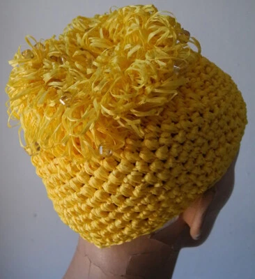 Vintage 1960s stretchy pom pom yellow crochet cloche hat- cute! - Image 1 of 4