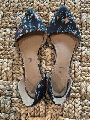 REPORT Floral Flats-Size 9 - Image 1 of 4