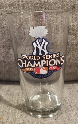 Taza de vidrio de pinta de campeones de la Serie Mundial 2009 de los Yankees de Nueva York Derek Jeter Foto 1 de 2