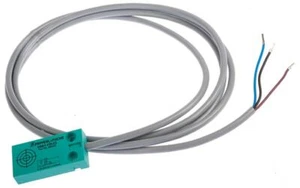 Pepperl+Fuchs INDUCTIVE PROXIMITY SENSOR 10-30VDC 200mA 500Hz IP67 5mm Detection - Picture 1 of 5