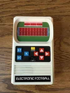 Vintage Mattel Electronic Football Handheld Spiel Retro 70er Jahre - funktioniert super! - Bild 1 von 6