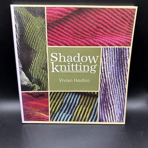 Shadow Knitting von Vivian Høxbro 2004 Taschenbuch Technikanleitung - Bild 1 von 9