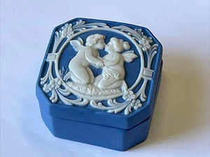 Portagioie in diaspro blu con cherubini baciati quadrato 2" - Foto 1 di 8