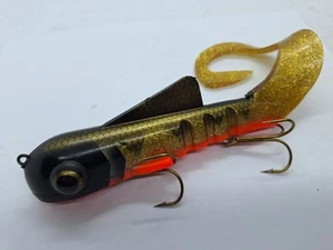 Señuelo Musky Innovations Regular Bull Dawg TRO Rockstar Percha Goma Almizcle 11" - Imagen 1 de 5